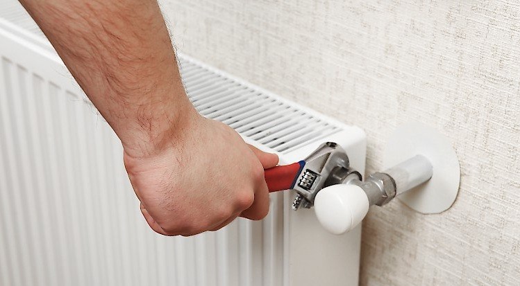Radiatoru, dvieļu žāvētāju uzstādīšana un maiņa